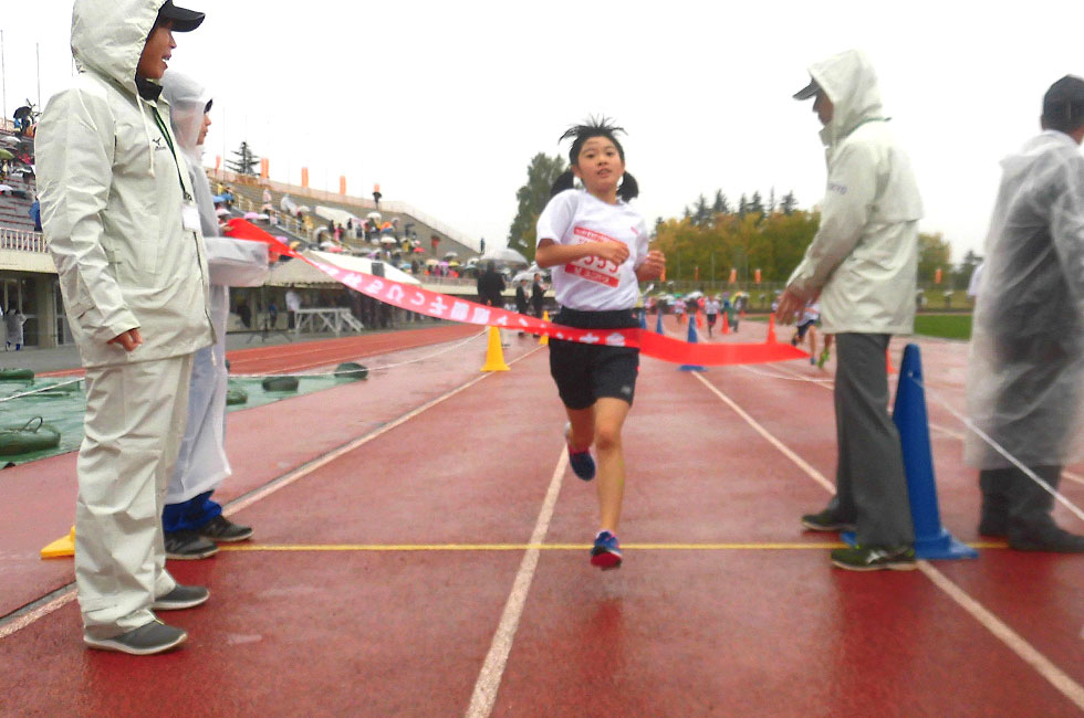 3年女子は尾ケ瀬さんがジャスト8分で連覇達成。