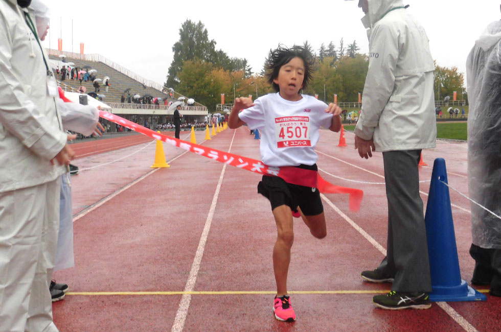 4年女子は熊谷さんが7分41秒の好記録で優勝。