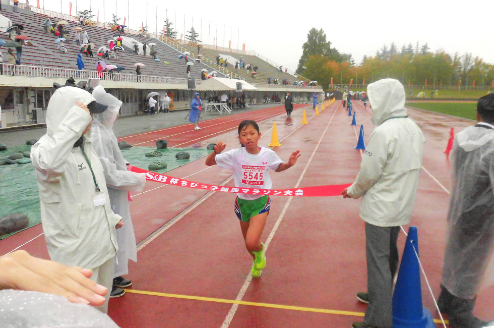 5年女子は種澤さんが11分29秒で2度目の優勝。