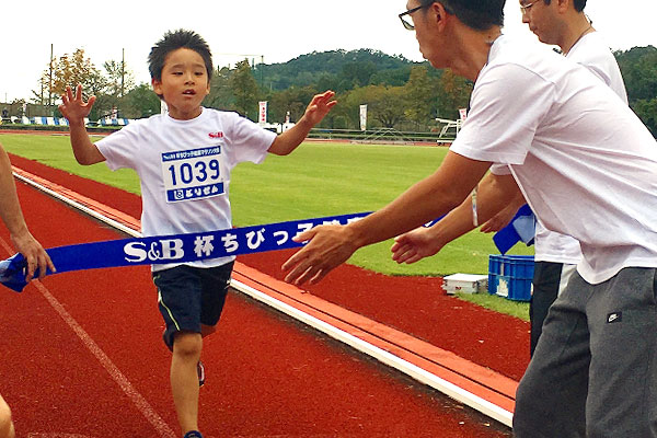 1年男子は片柳くんが6分5秒の好記録で優勝