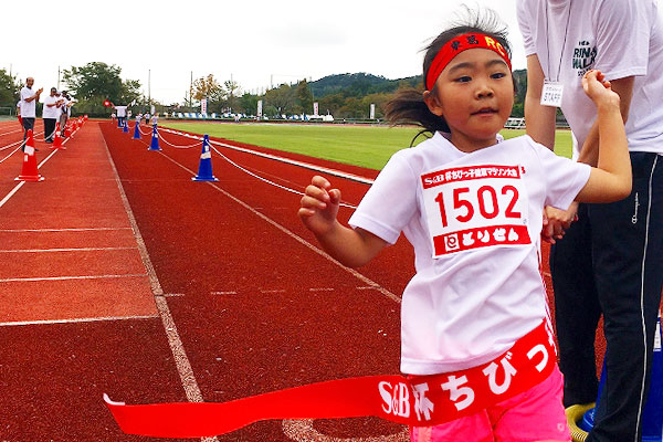 1年女子は利根川さんが6分27秒で優勝。