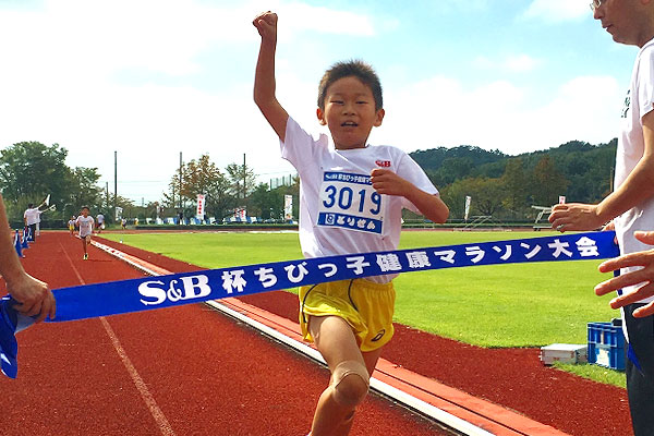 3年男子は狩野くんがとりせん大会新記録となる7分15秒で優勝。