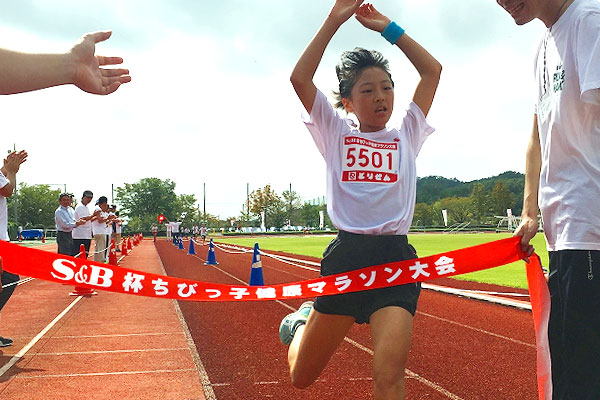 5年女子は中尾さんが11分28秒で初優勝。