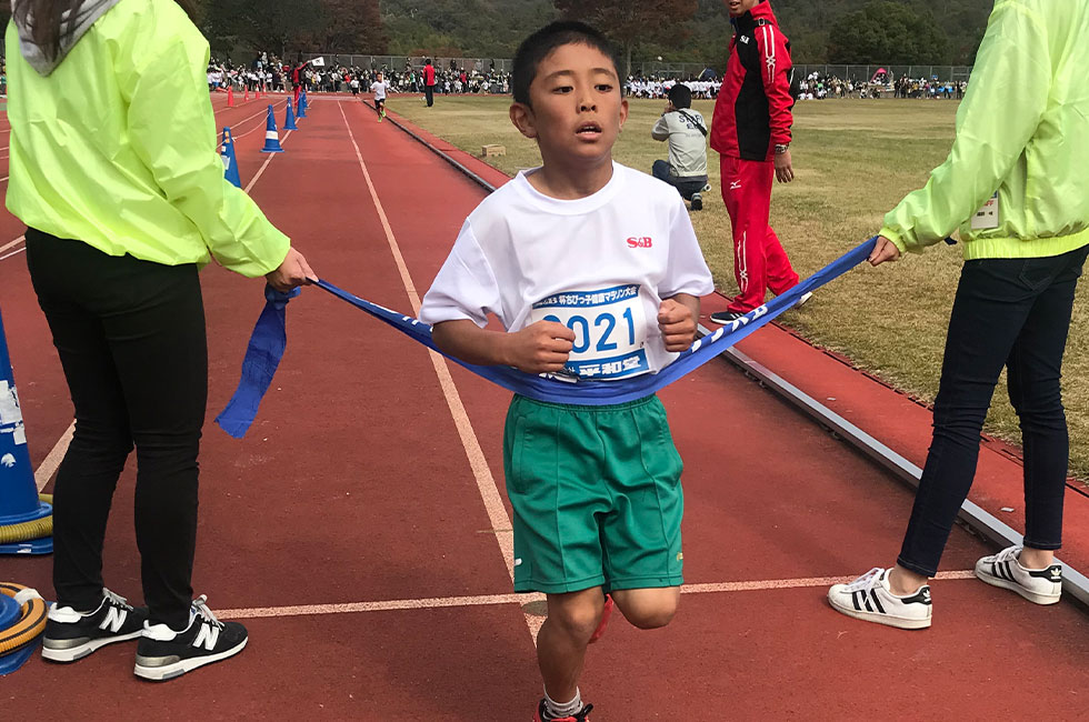 2年男子は白須くんが5分台で走破。