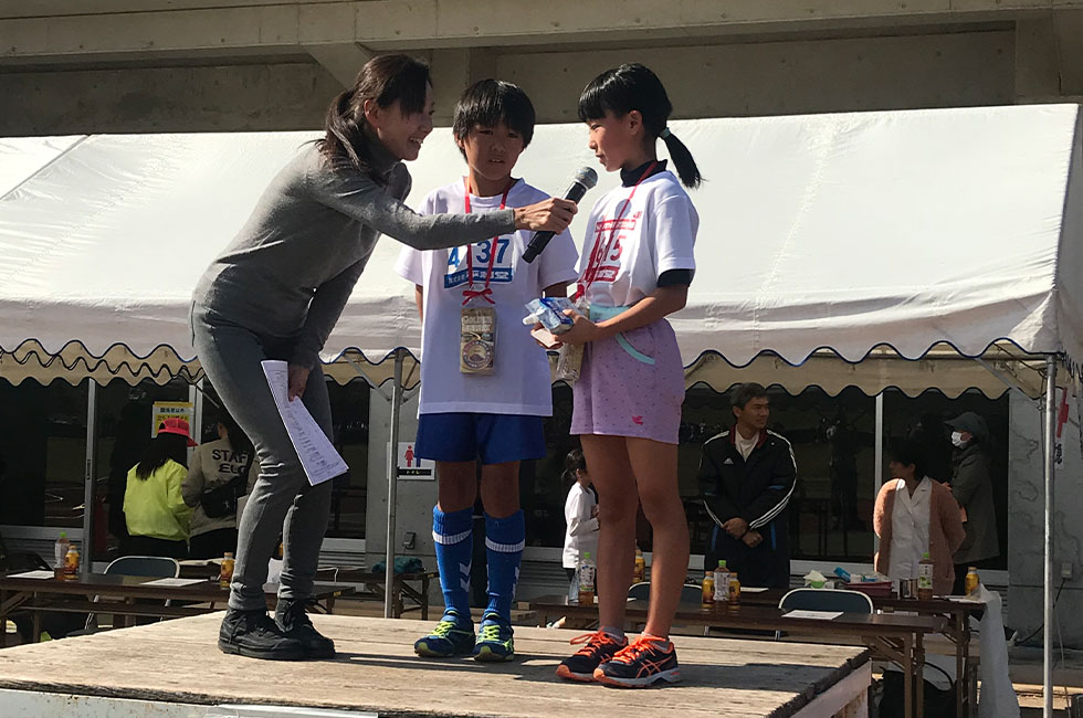 4年男子は福井くんが記録更新、女子は渡邊さんが2度目の優勝。