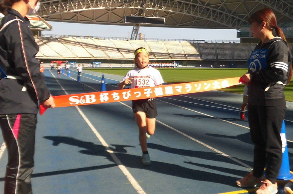 1年女子は野田さんが6分49秒で優勝。