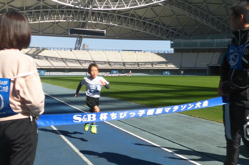 3年男子は小田くんが7分39秒で優勝。