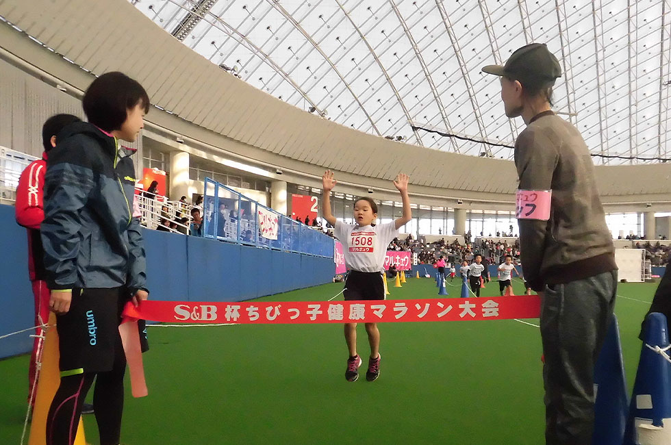 1年女子は林さんが6分35秒の好記録で優勝。