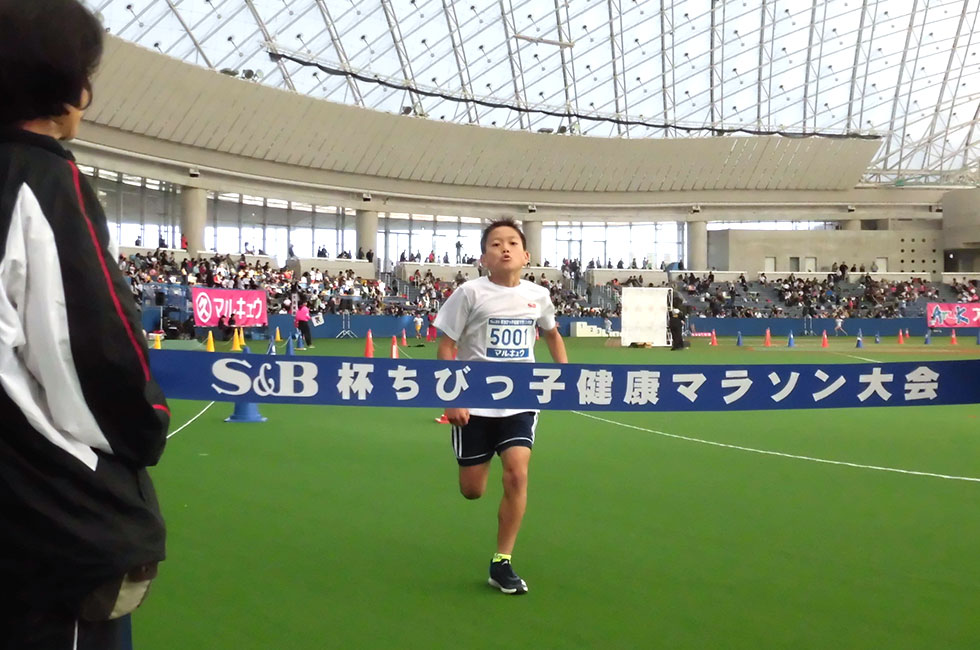 5年男子は屋敷くんが10分47秒で連覇達成。