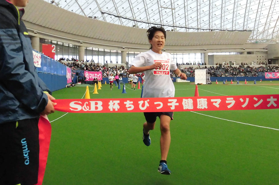 6年女子は渡辺さんが11分6秒で初優勝。