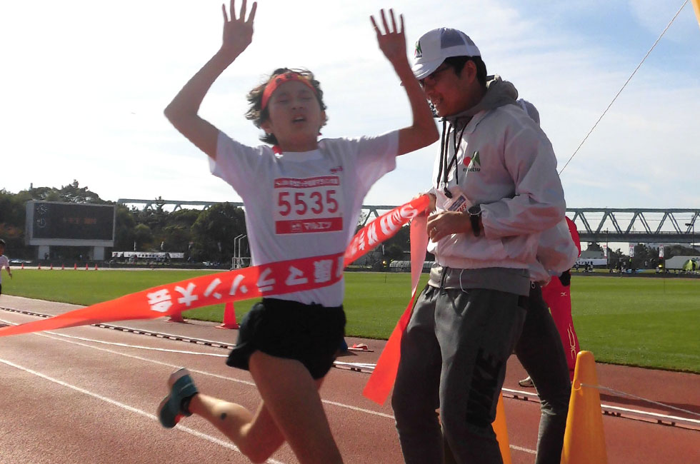5年女子は加藤さんがちびっ子マラソン大会歴代１位となる10分13秒で優勝。