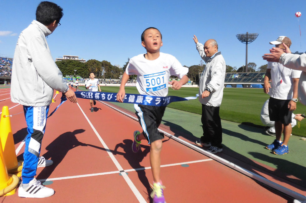 5年男子は相原くんが10分52秒で初優勝。