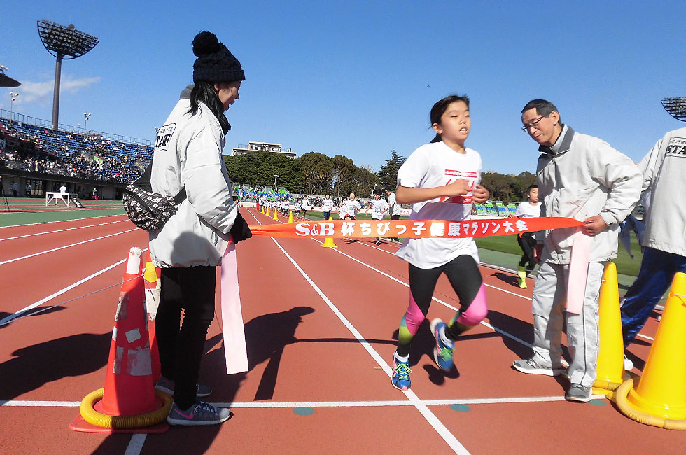 6年女子は関さんが11分12秒で3度目のV。