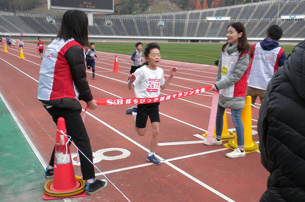 2年女子は川越さんが好記録で優勝。