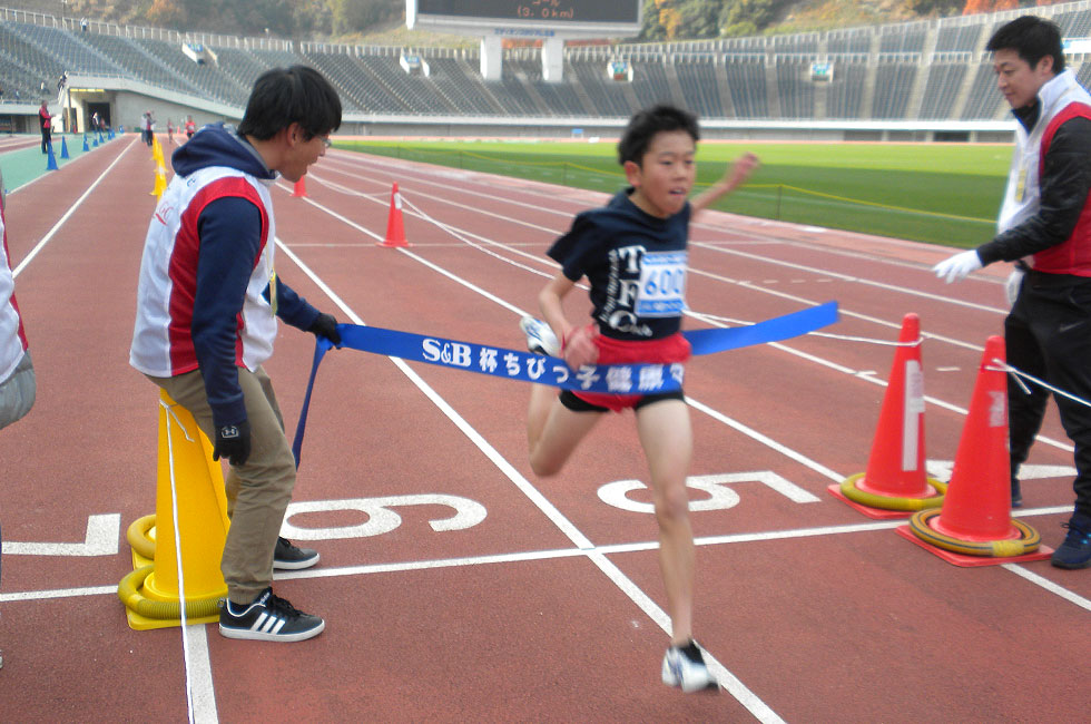 6年男子は三宅くんが好タイムで連覇達成。