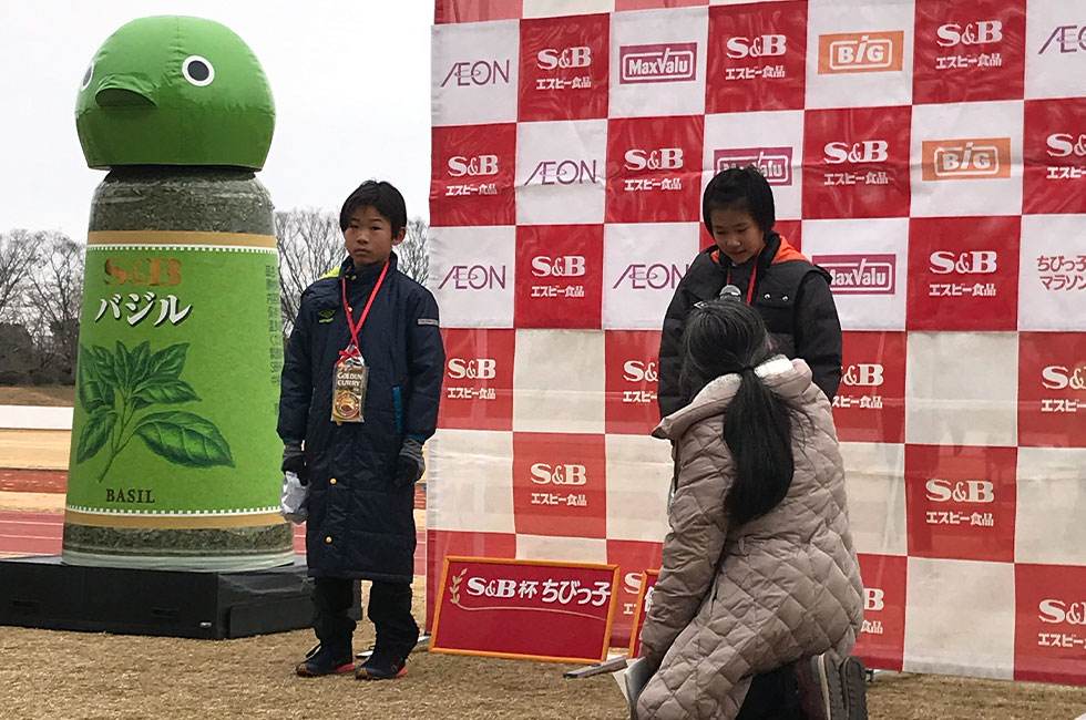 4年男子は大本くんが初優勝、女子は稲岡さんが3連覇。