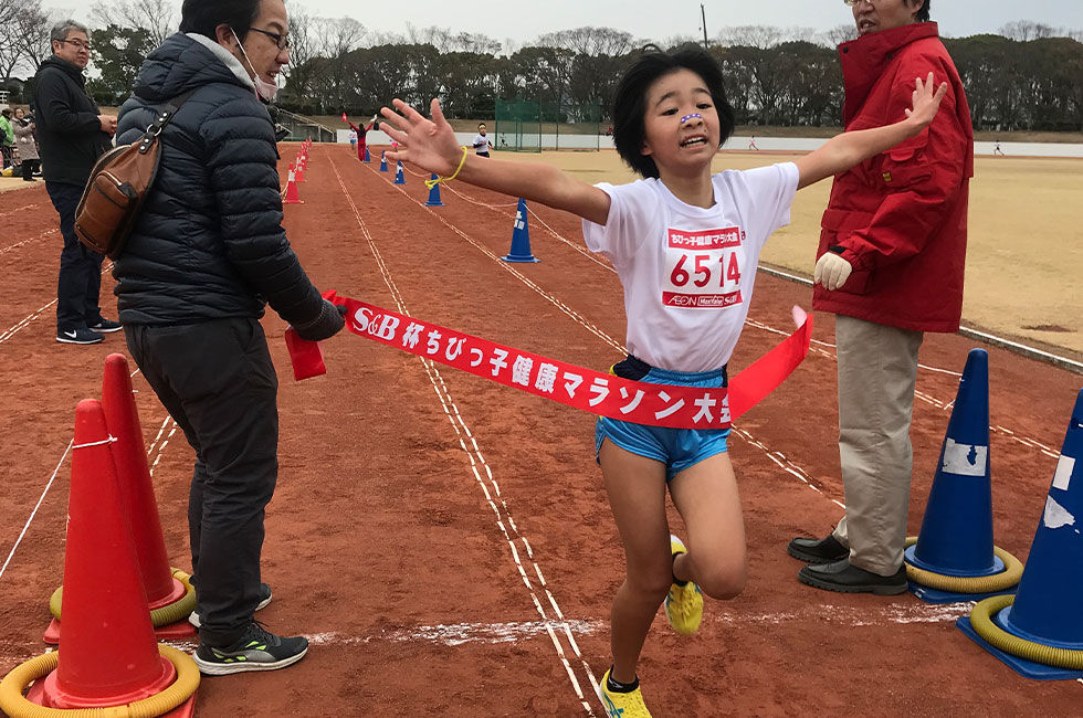 6年女子は塚本さんが3度目のＶ達成。