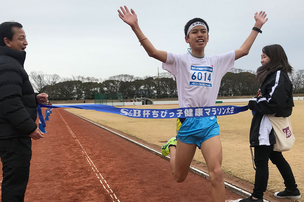 6年男子は田中くんが9分台の圧巻の走りで優勝。