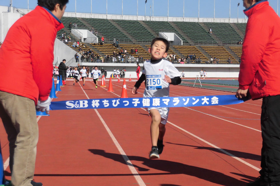 2年男子は長江くんが5分53秒で優勝。