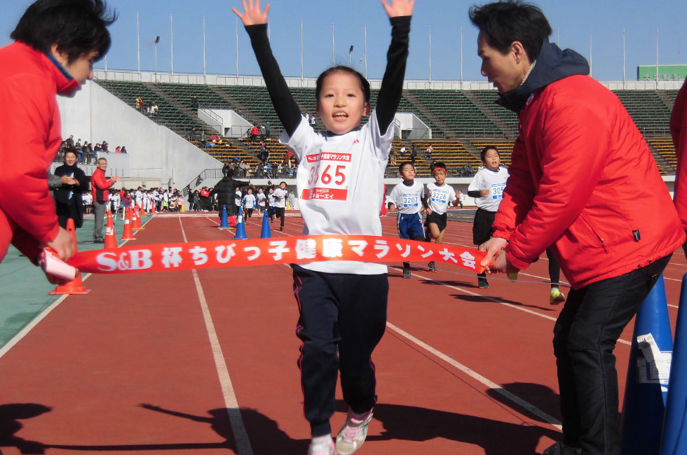 3年女子は立石さんが8分6秒の好記録で3連覇。