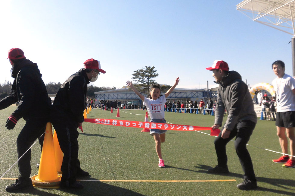 1年女子は川内さんが6分41秒で優勝。