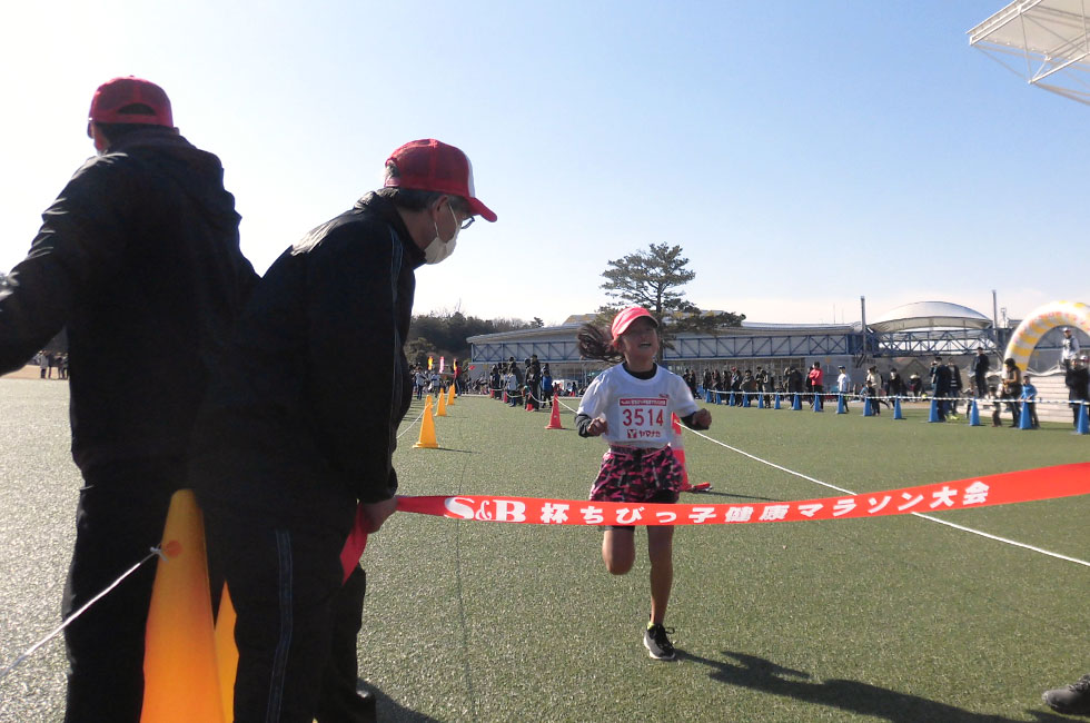 3年女子は前川さんが7分34秒の好記録で3連覇達成。