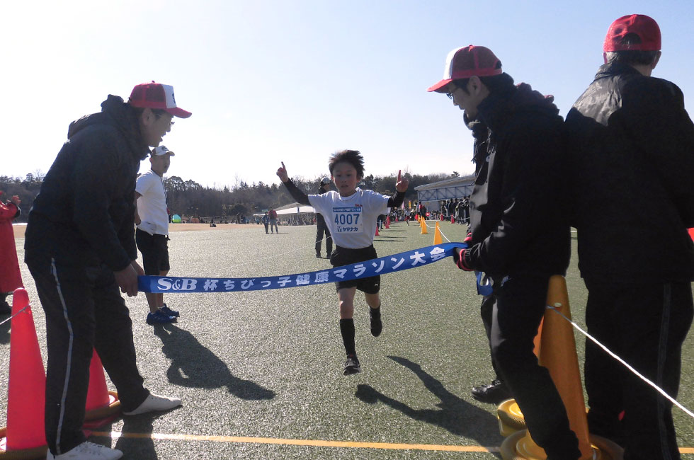 4年男子は杉浦くんが7分17秒で連覇達成。