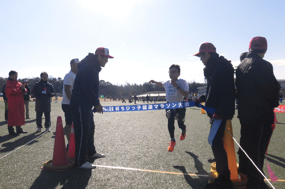 6年男子は渡邉くんが10分34秒で初優勝。