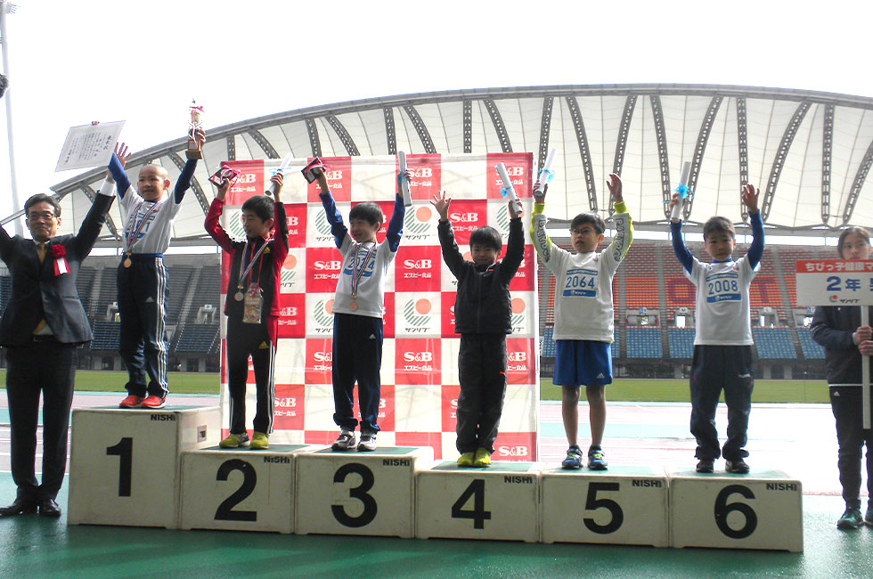 2年男子は廣島くんが優勝。2位井くん、3位三原くんも好記録でした。