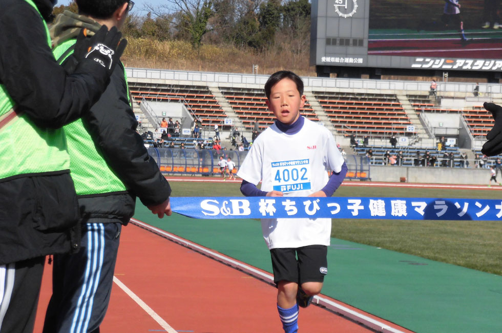 4年男子は赤松くんが7分29秒で初優勝。