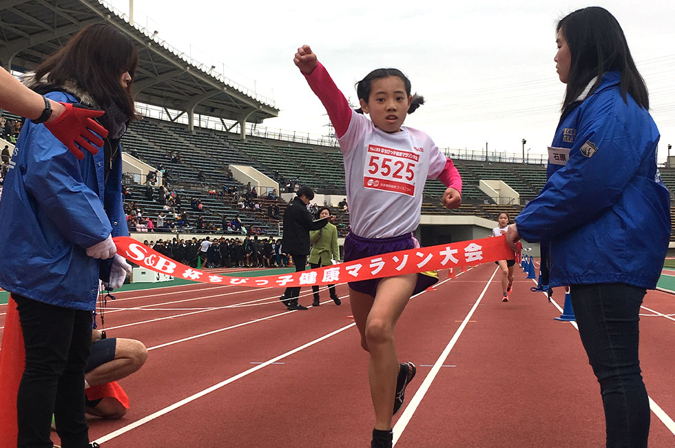 5年女子は中野さんが10分37秒の好記録で初優勝。