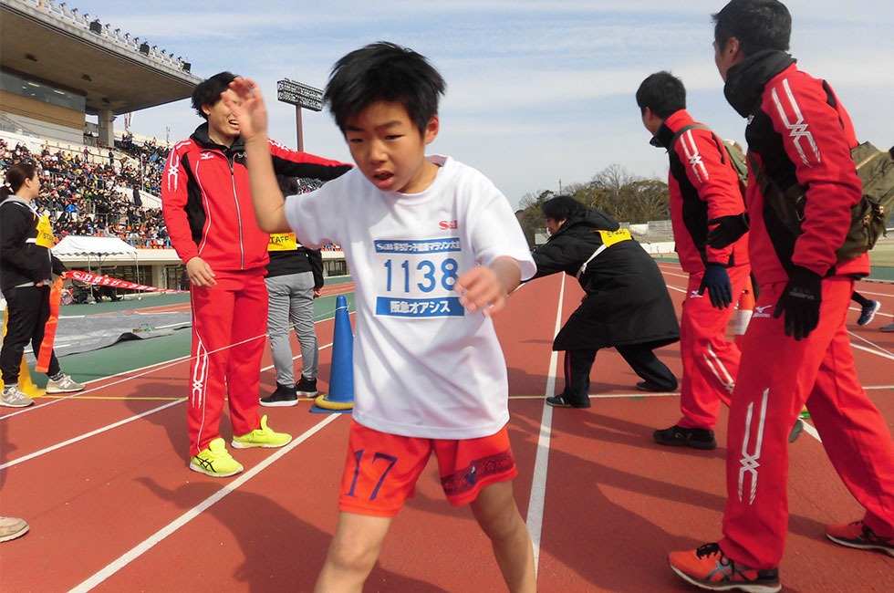 1年男子は定本くんが5分57秒の好記録で優勝。