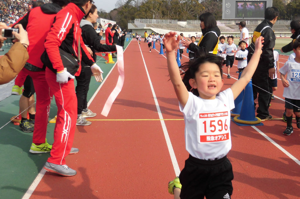1年女子は川添さんが6分22秒で優勝。
