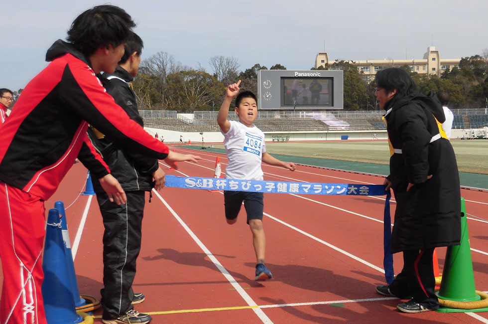 4年男子は佐藤くんが6分52秒の好記録で優勝。