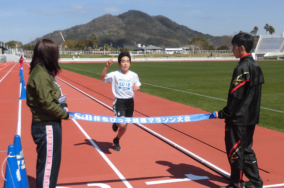 5年男子は杉山くんが10分23秒で初優勝。
