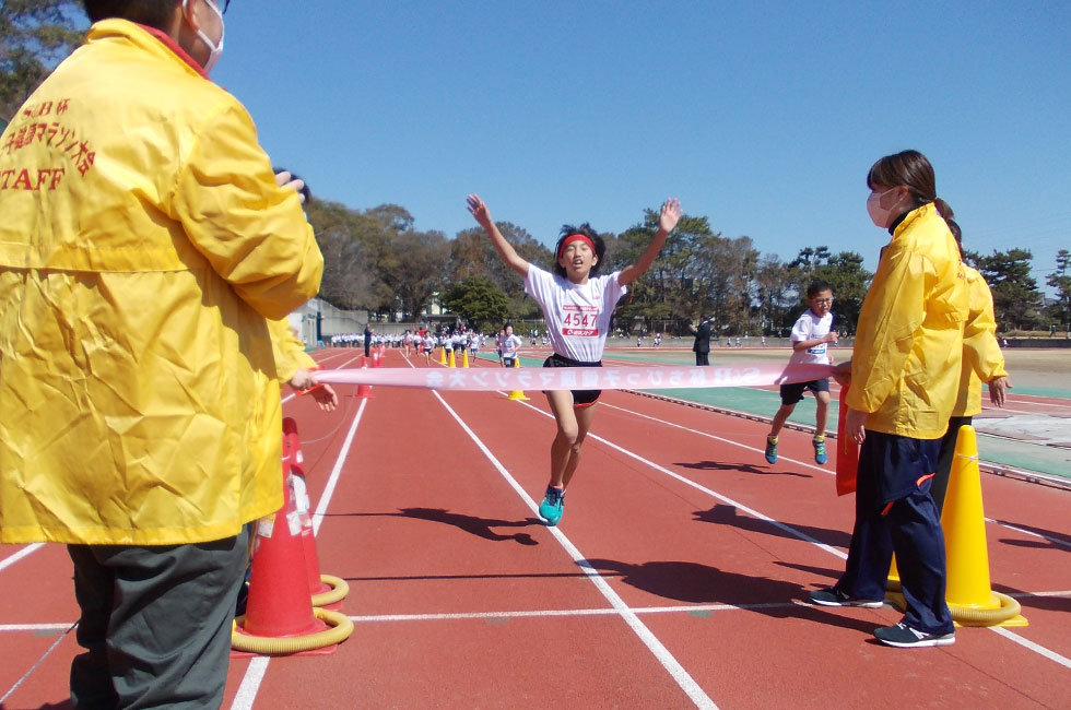 4年女子は大杉さんが7分22秒で優勝。