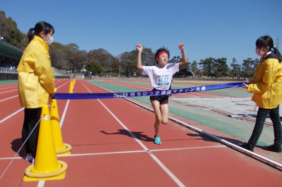 6年男子は小田くんが10分15秒で初優勝。
