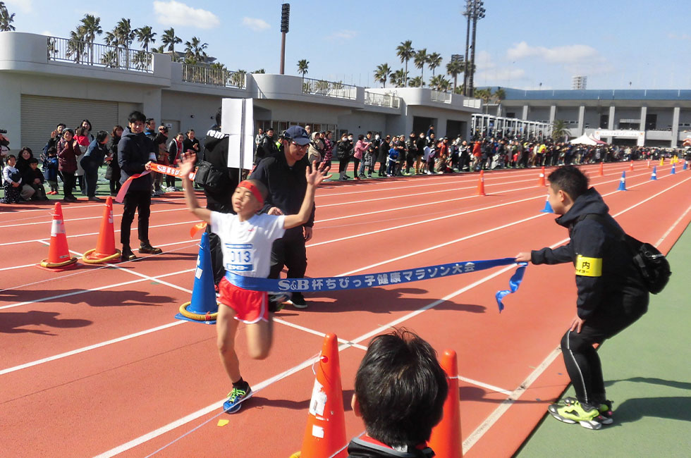 1年男子は牧尾くんが5分47秒の鹿児島大会新記録で優勝。