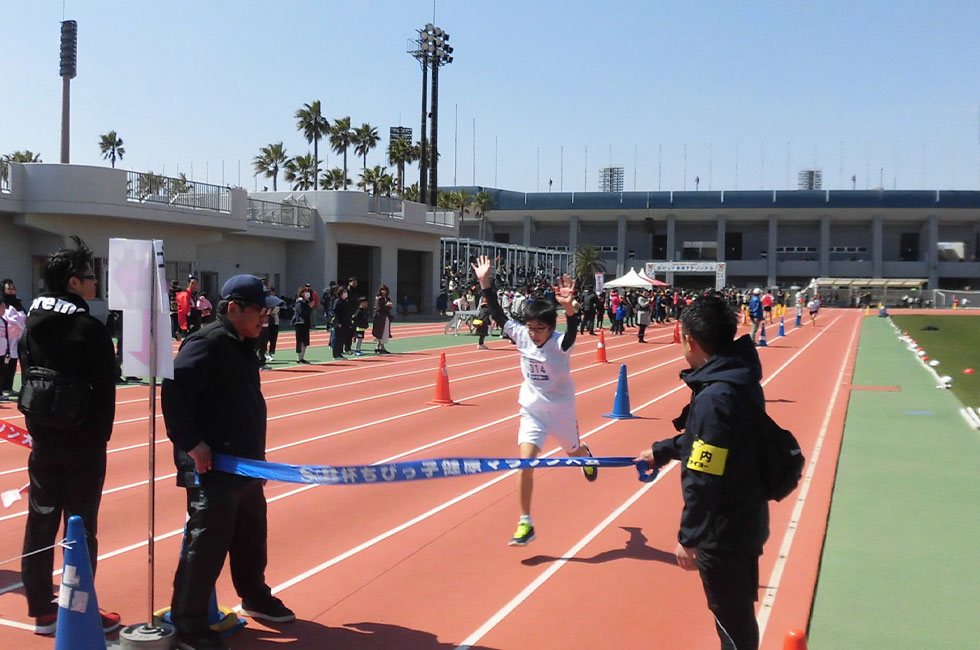 6年男子は松元くんが10分30秒で初優勝。