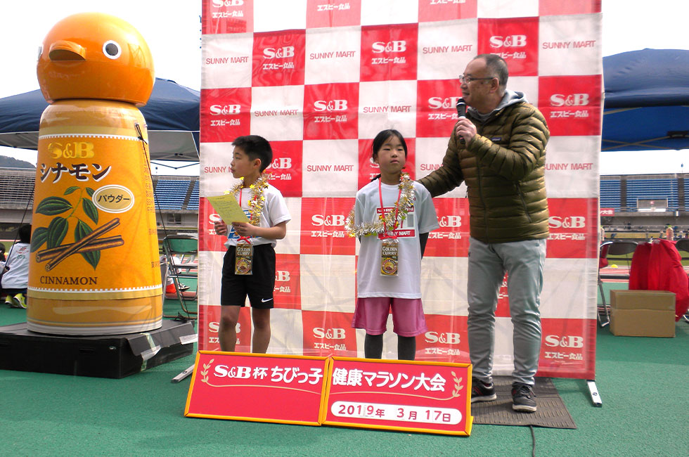 2年男子は島崎くんが好記録で優勝。女子は片岡さんが優勝。