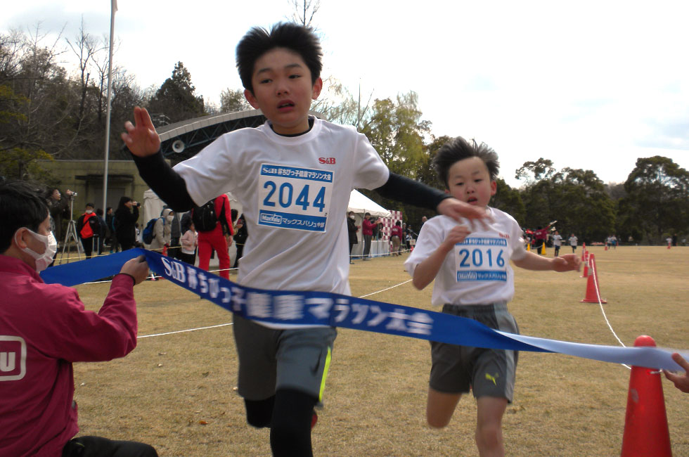2年男子は木下くんが山下くんに競り勝ちました。