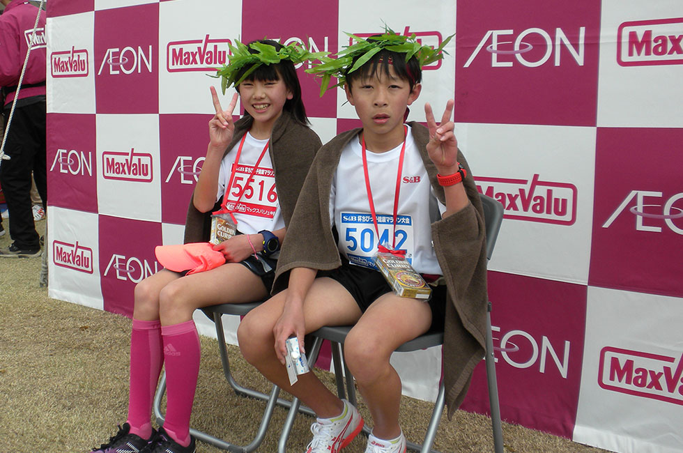 5年男子は小林くん、女子は渡辺さんが共に初の栄冠。