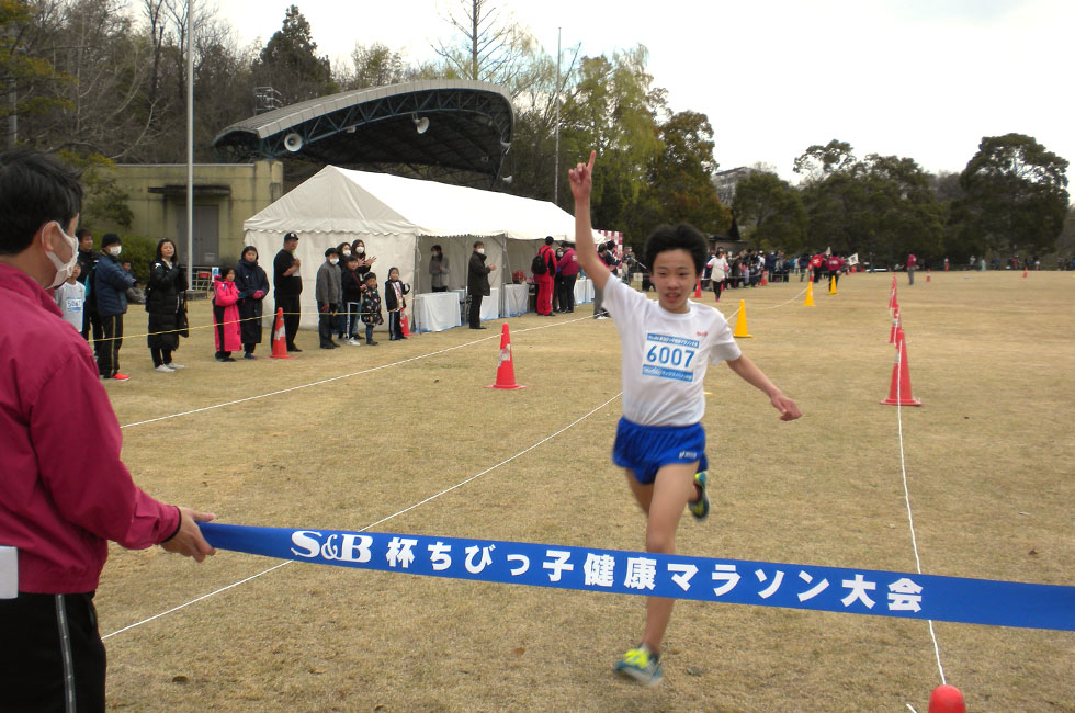 6年男子は稲玉くんが好記録で連覇。
