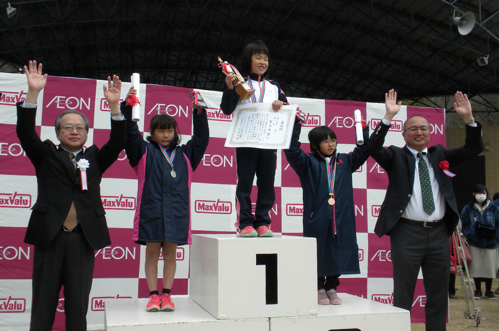 1年女子は若尾さんが優勝、2位は川内さん、3位は児波さんでした。