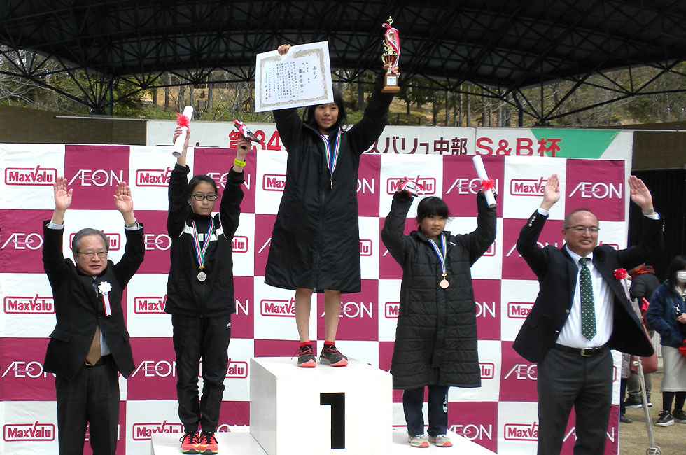6年女子は藤井さんが初優勝、2位は谷口さん、3位は前田さんでした。