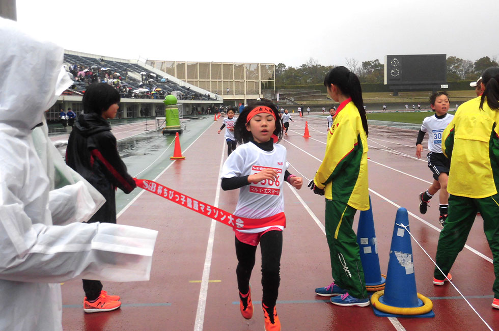 3年女子は宮田さんが8分7秒で初優勝。