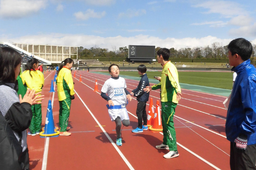6年男子は藤本くんが10分51秒で初優勝。