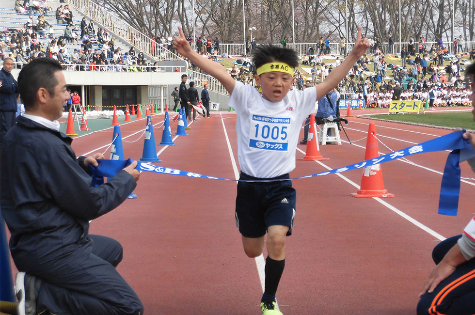 1年男子は鶴岡くんが5分55秒の千葉大会新記録で優勝。