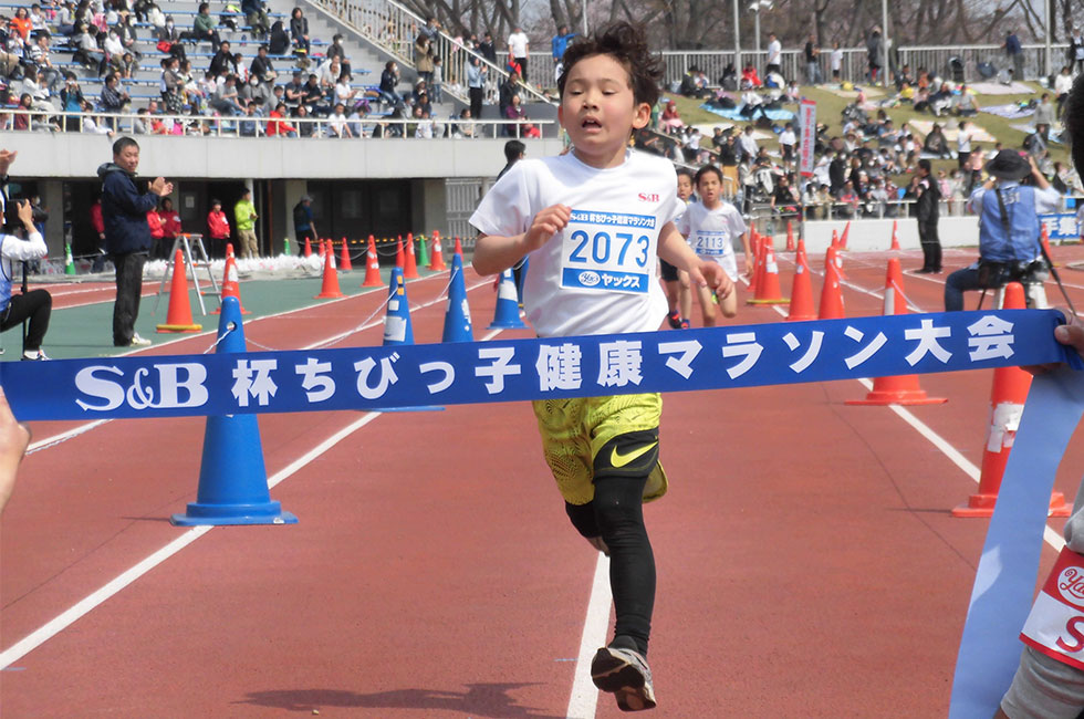 2年男子は大原くんが5分43秒の千葉大会新記録で優勝。