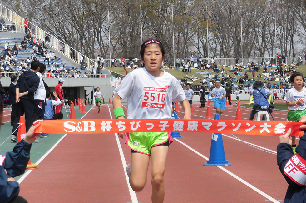 5年女子は椎名さんが11分24秒で初優勝。